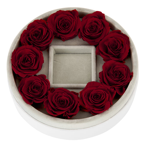 Geschenkbox mit echten Rosen und hochwertigem Schmuck